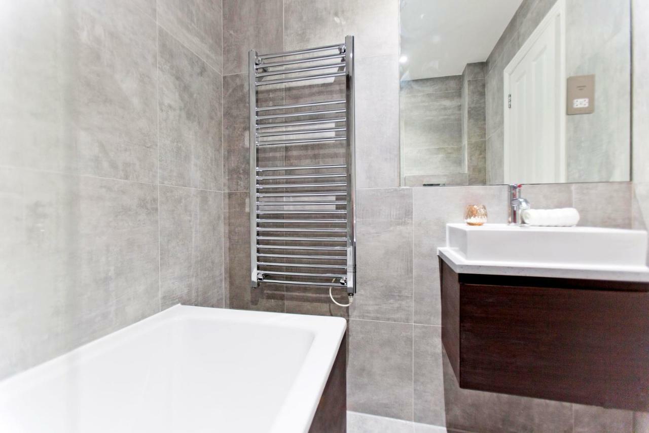 Flat 4, Cromwell Road 1 Bedroom With Balcony Londra